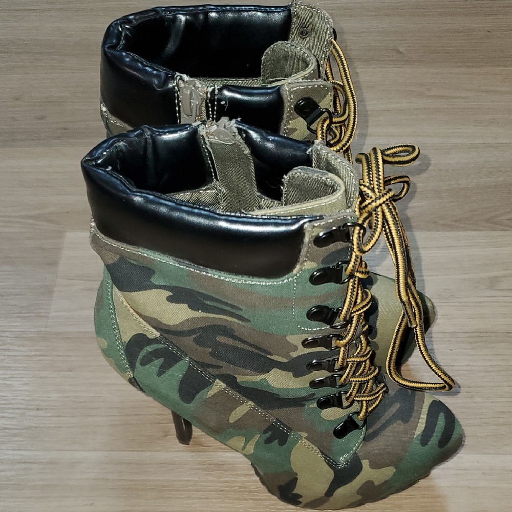 Wild Diva Olive Lace-Up Boots